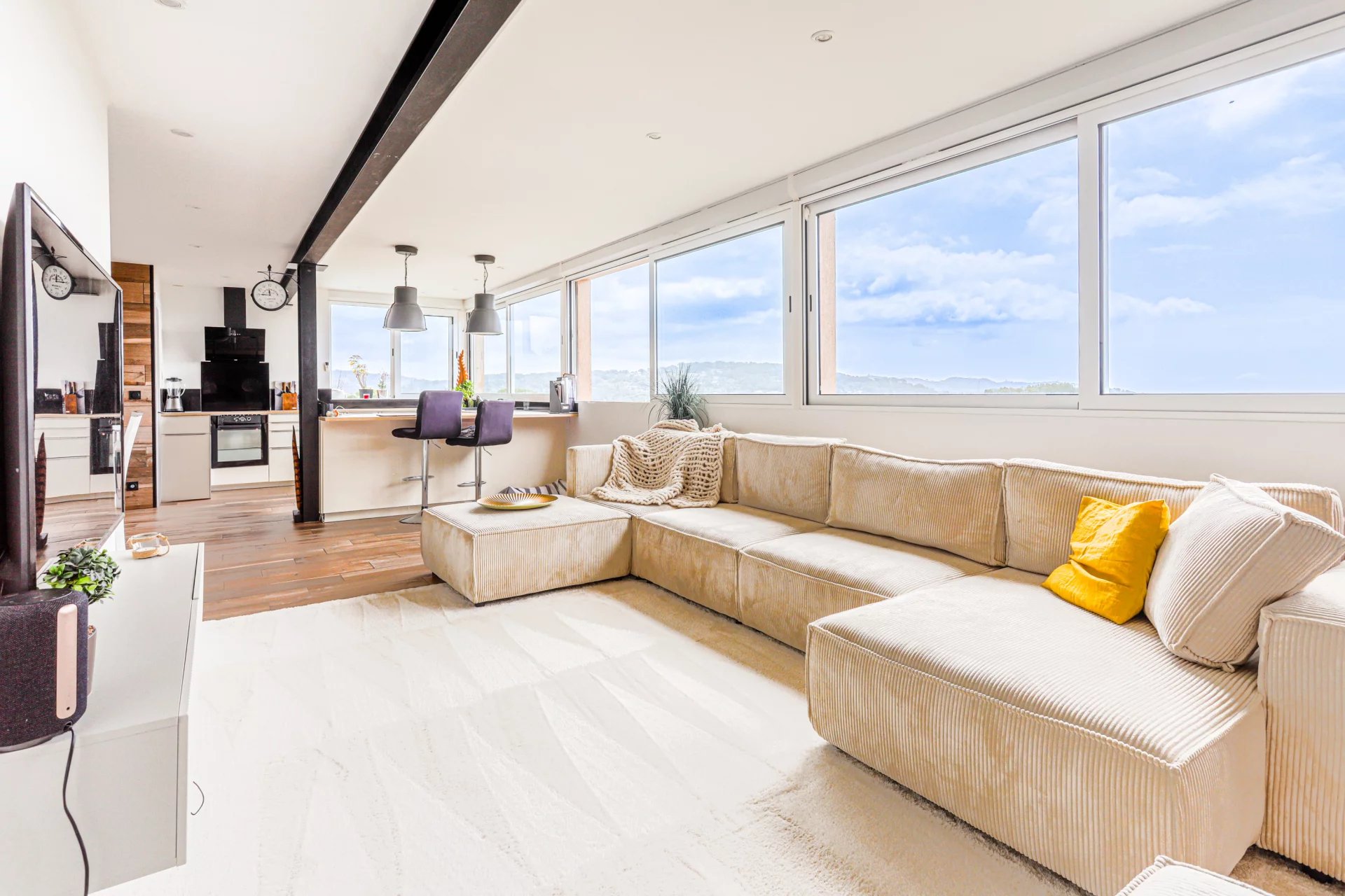 MAGNIFIQUE californienne au coeur du village MAGNIFIQUE californienne au coeur du village