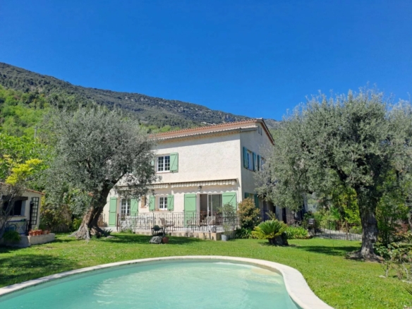 BENDEJUN : grande villa piscine !